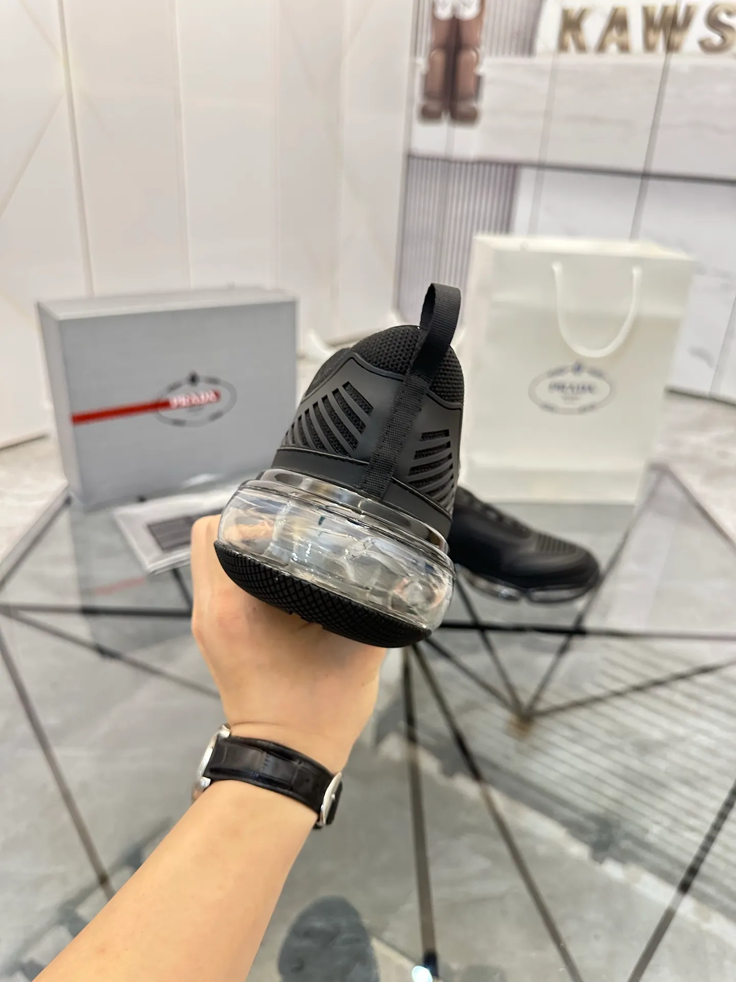 Men's shoes for sale 💰: 💰P660¥ High-end top quality Product trademark: Prada *"Prada*" low-top casual shoes Regular size: 38-45 (can be customized to 46) Product materials: Upper imported from the counter original material, breathable lining, cowhide foot pads, original air cushion outsole. No.: 001